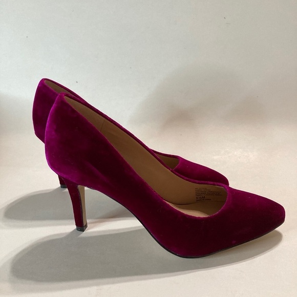 INC Int’l Fuschia Velvet Pumps Heeled Pump Size 5.5 New Condition - Picture 4 of 7